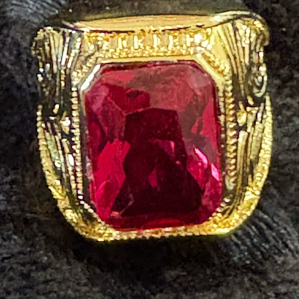 ELEGANT FACETED FAUX RUBY RED RING - Picture 15 of 16